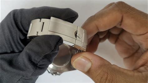 how to tighten clasp on rolex